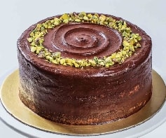 Ev Yapımı Tadında Çikolatalı Fıstıklı Yaş Pasta